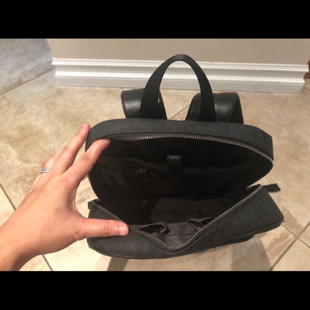 Michael Kors Large backpack. L 16" W 12". Dust bag not included - Picture 6 of 8
